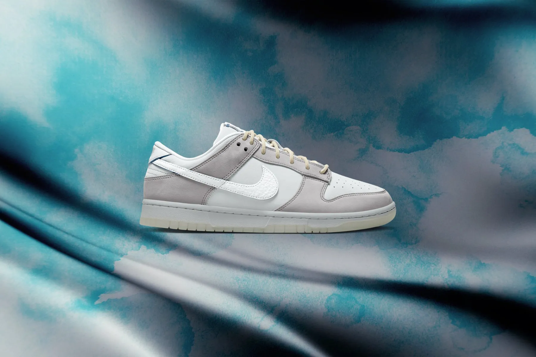 Dunk Low - Pure Platinum/Wolf Grey/Old Royal