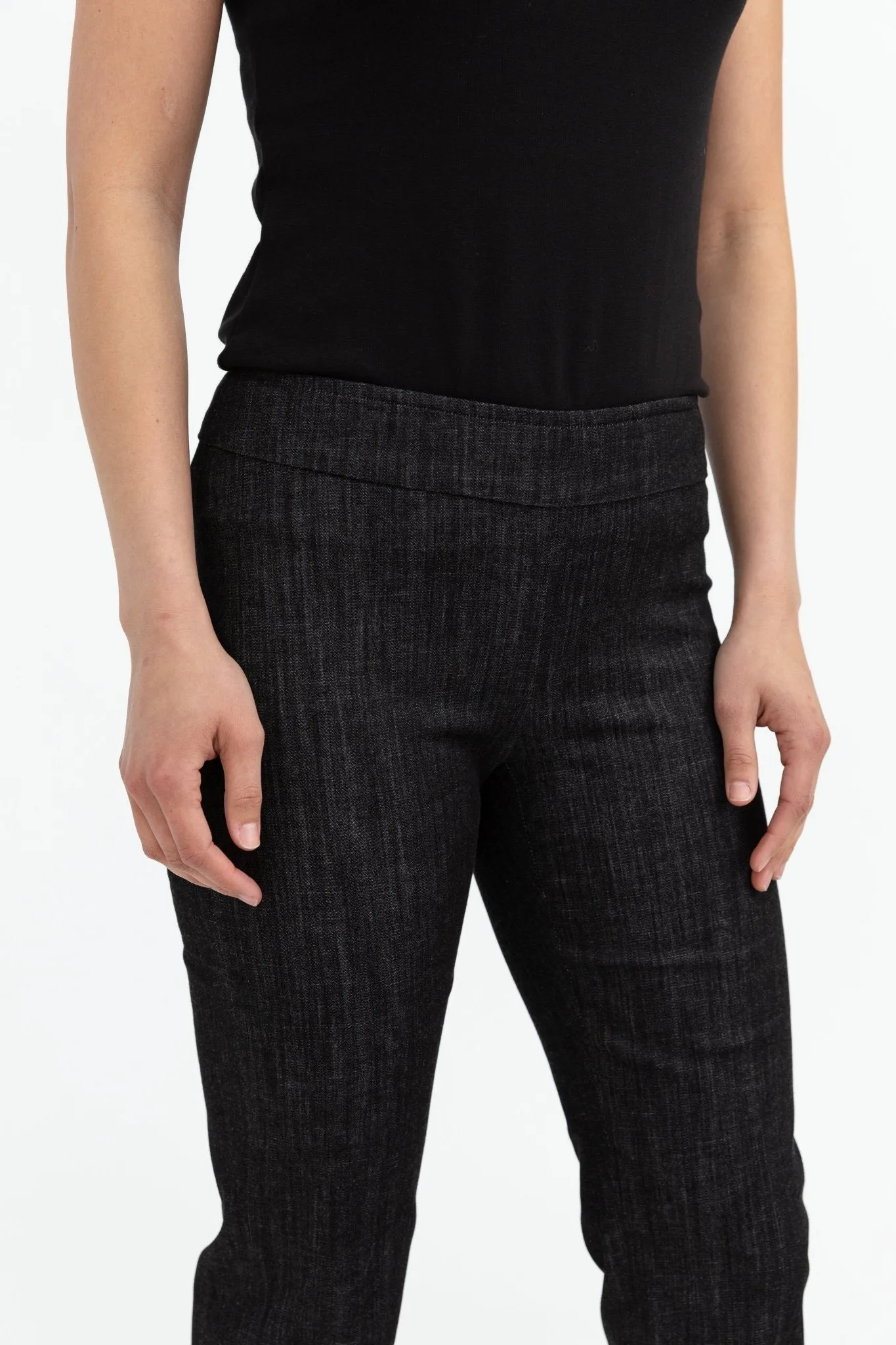 STRAIGHT LEG PULL-ON PANT IN STRETCH COTTON DENIM