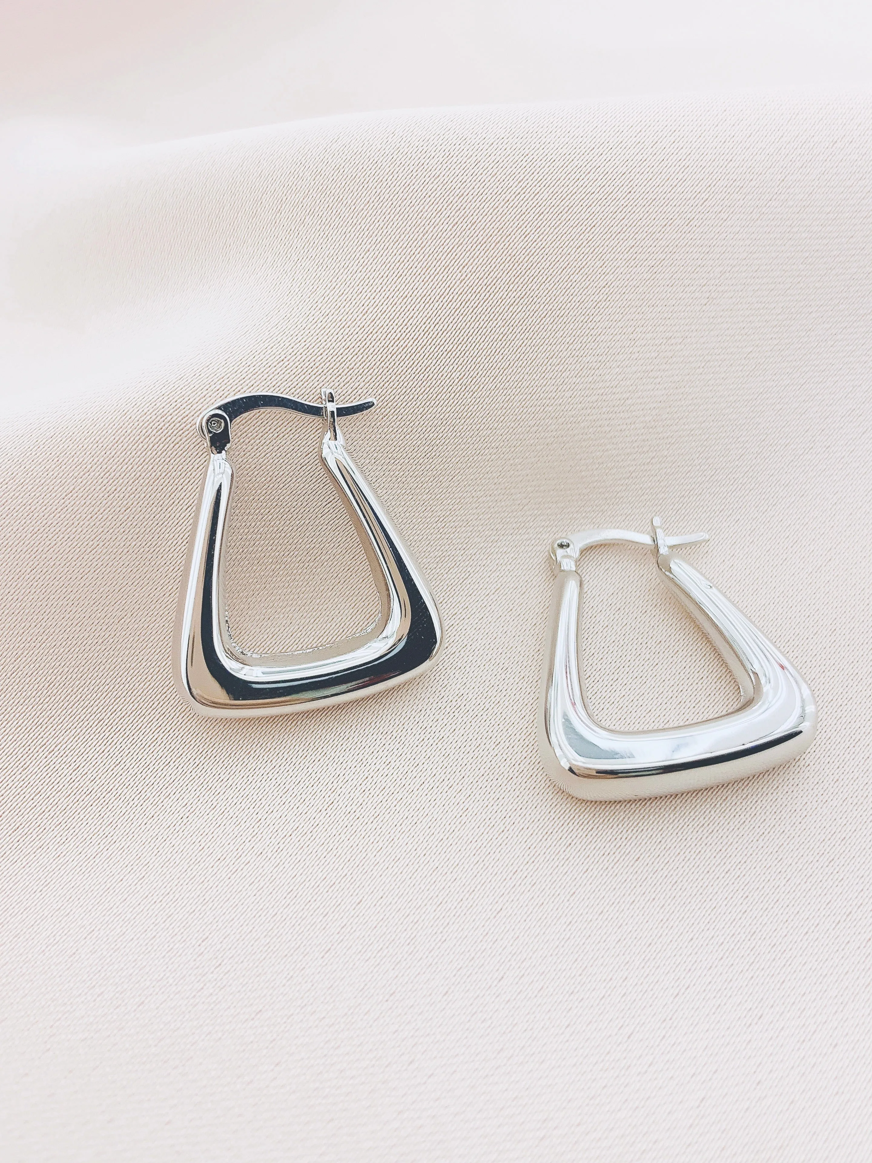 Women's Fashion Hollow Hoop Earring